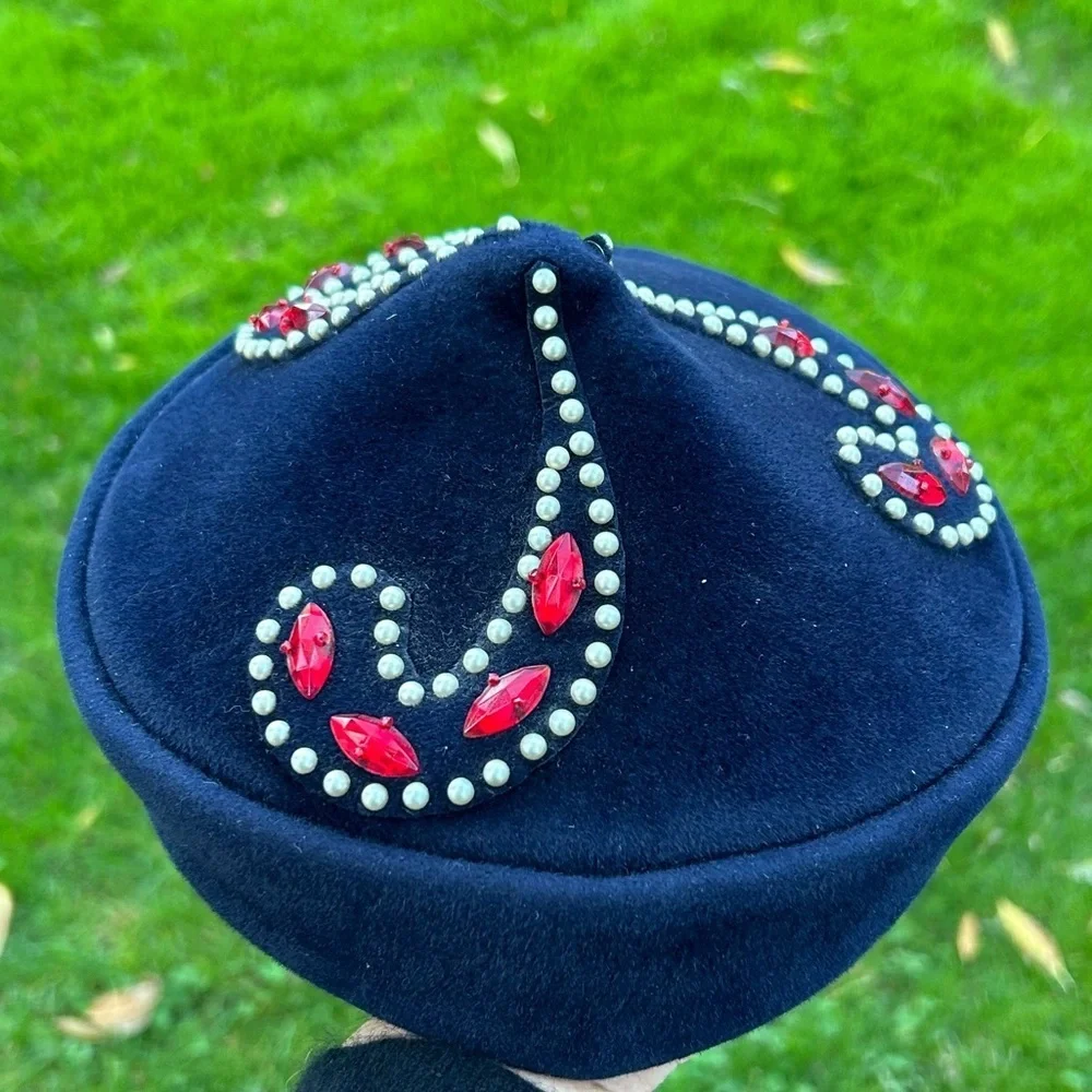 Vintage Velvet Felt Navy Blue Beret Cap Hat Pillbox Hat Red Rhinestones Pearls - Picture 9 of 10